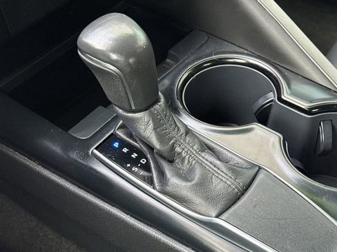 Certified 2020 Toyota Camry SE image 25