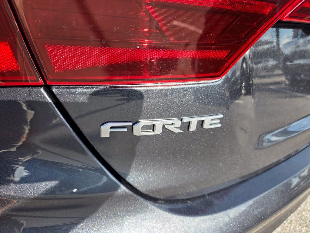 Used 2023 Kia Forte LXS FWD image 10