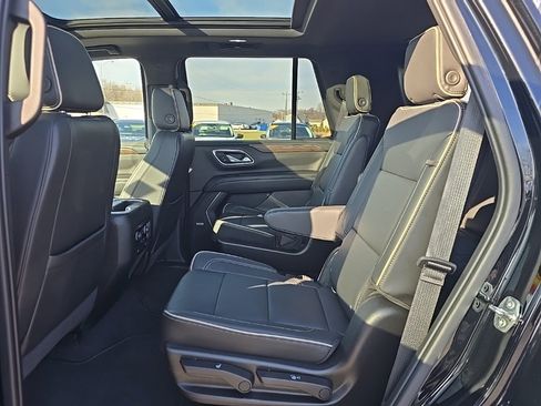 Used 2021 Chevrolet Tahoe Premier w/ Premium Package image 23