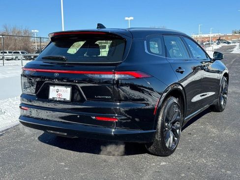 Used 2025 Toyota Crown Signia Limited image 3