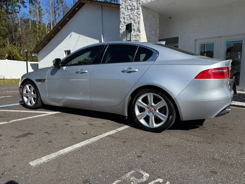 Used 2017 Jaguar XE Premium image 3