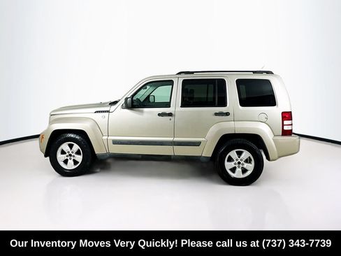 Used 2011 Jeep Liberty Sport w/ Popular Equipment Group AWD/4WD image 4