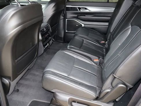 Used 2023 Jeep Wagoneer Series II RWD image 6