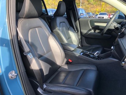 Used 2023 Volvo XC40 B5 Plus w/ Protection Package Premier image 33