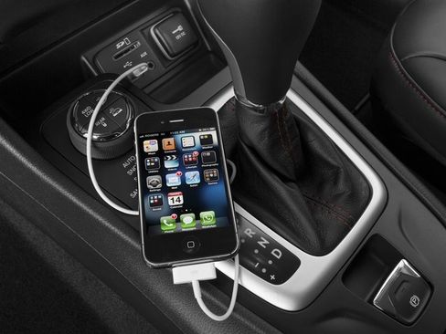 Used 2016 Jeep Cherokee Trailhawk w/ Comfort/Convenience Group image 18