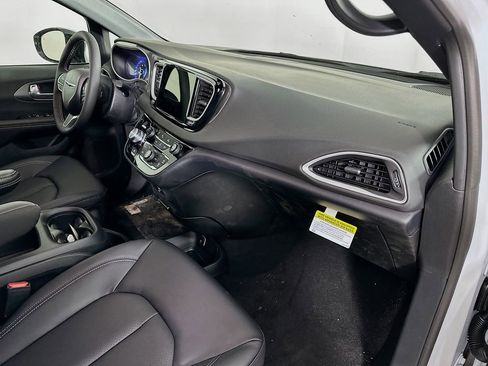 New 2026 Chrysler Voyager LX FWD image 36