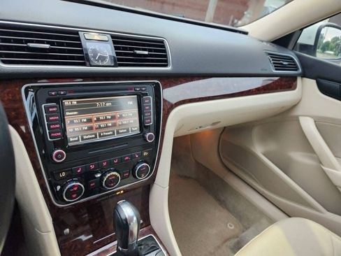 Used 2013 Volkswagen Passat 2.5 SEL Premium FWD image 24