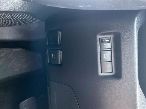 Used 2024 Toyota RAV4 XLE FWD image 33