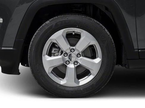 Used 2018 Jeep Compass Latitude w/ Cold Weather Group image 11