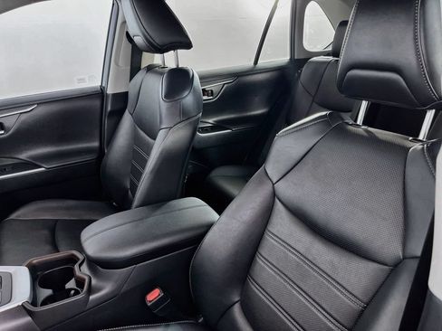 Used 2019 Toyota RAV4 Limited w/ Cold Weather Package FWD image 28
