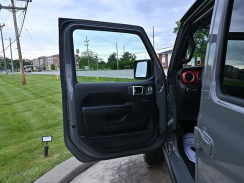 Used 2021 Jeep Gladiator Rubicon w/ Cold Weather Group AWD/4WD image 25
