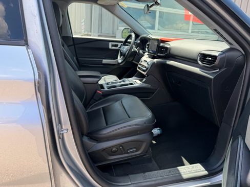 Used 2024 Ford Explorer XLT w/ Equipment Group 202A AWD/4WD image 6