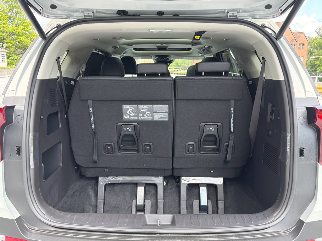 New 2027 Kia Carnival SX w/ Dark Edition Package FWD image 6