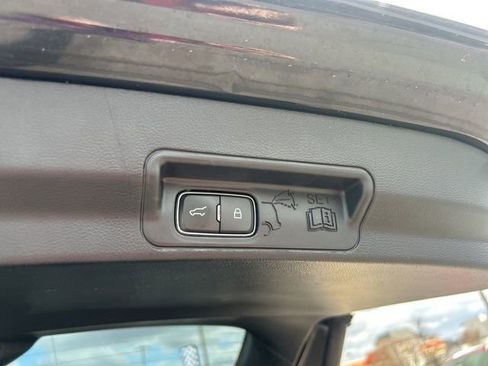 Used 2022 Ford Explorer XLT w/ Equipment Group 202A image 30