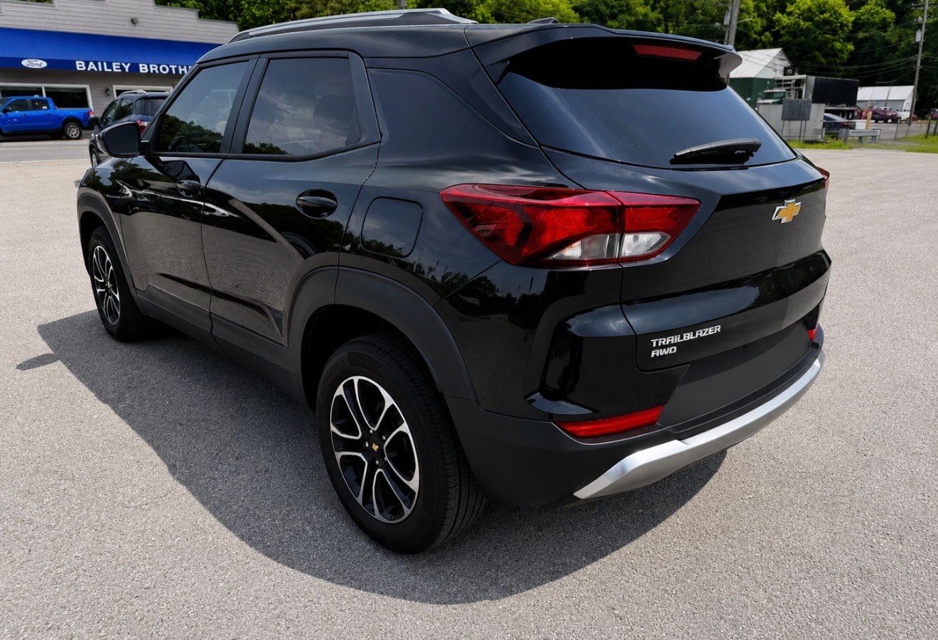 Used 2025 Chevrolet TrailBlazer LT AWD/4WD image 7
