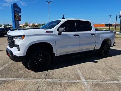 Used 2022 Chevrolet Silverado 1500 LT Trail Boss w/ Convenience Package II image 4