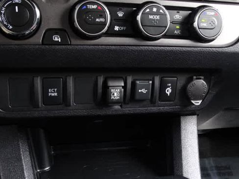 Used 2023 Toyota Tacoma TRD Off-Road image 33