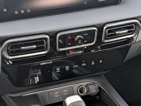 New 2026 Nissan Sentra SR w/ Floor Mat Package FWD image 17