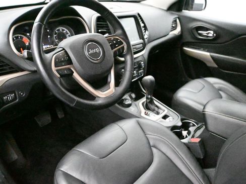 Used 2018 Jeep Cherokee Limited AWD/4WD image 2