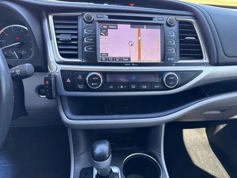 Used 2015 Toyota Highlander XLE FWD image 26
