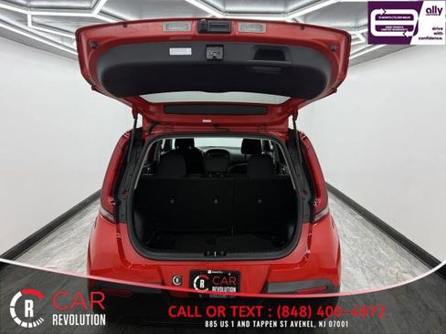 Used 2022 Kia Soul LX image 6