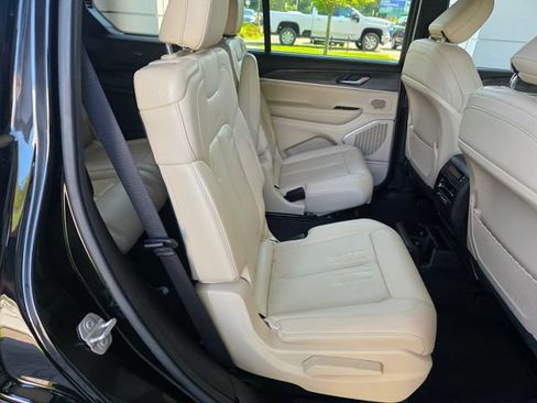 Used 2023 Jeep Grand Cherokee L Limited w/ Luxury Tech Group II AWD/4WD image 15