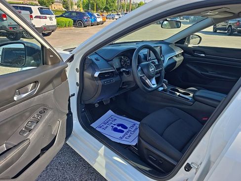 Used 2025 Nissan Altima 2.5 SV FWD image 12