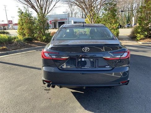Used 2025 Toyota Camry SE image 7