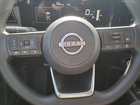 Certified 2025 Nissan Kicks SV image 17