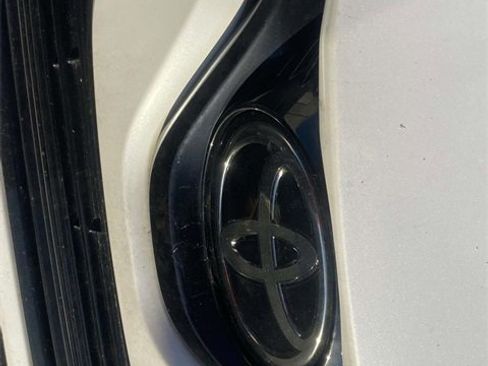 Used 2019 Toyota Camry XLE image 8