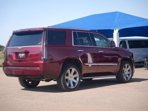 Used 2018 Cadillac Escalade Luxury AWD/4WD image 3