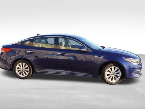 Certified 2016 Kia Optima EX image 3