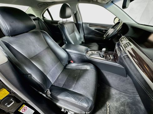 Used 2013 Lexus LS 460 AWD w/ Comfort Pkg image 28