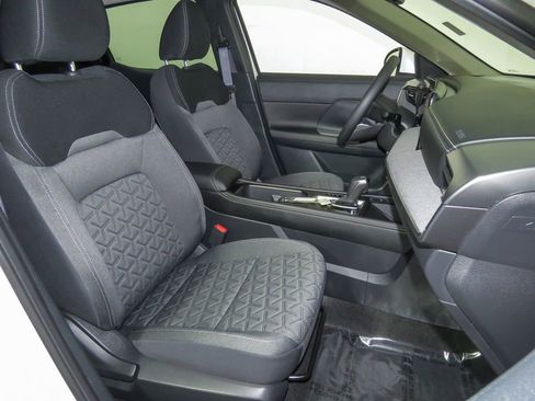 Certified 2025 Nissan Kicks SV w/ Charging Package image 15