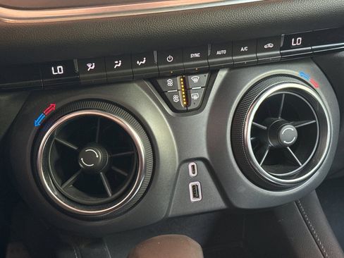 Used 2021 Chevrolet Blazer LT FWD image 27