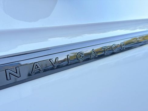 New 2026 Lincoln Navigator L Reserve w/ Jet Appearance Package AWD/4WD image 16