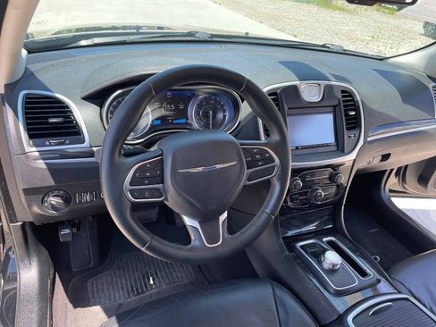 Used 2017 Chrysler 300 Limited RWD image 14