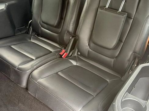 Used 2019 Ford Explorer XLT w/ Equipment Group 202A FWD image 12