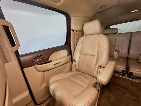 Used 2012 Chevrolet Suburban LTZ RWD image 12