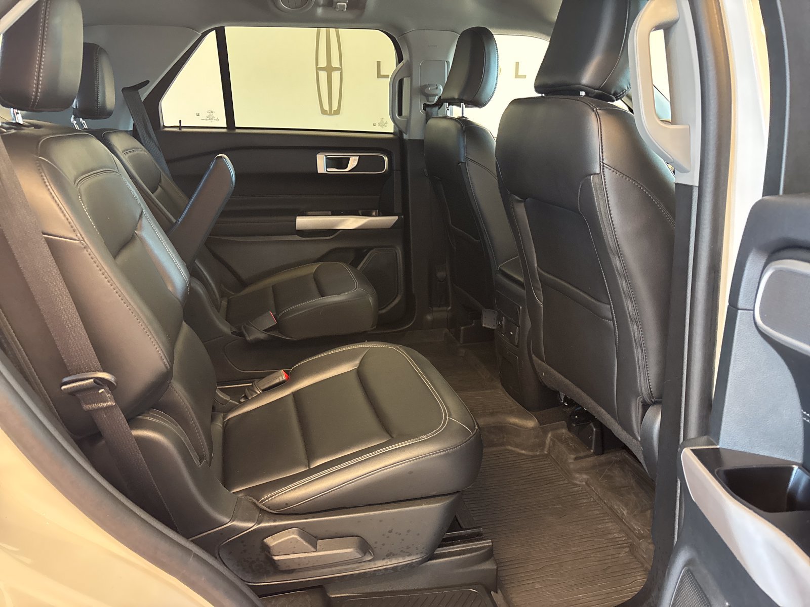 Certified 2023 Ford Explorer XLT w/ Equipment Group 202A RWD image 9