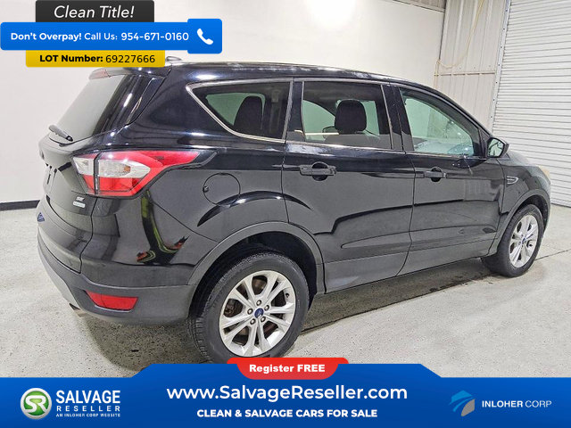 Used 2017 Ford Escape SE FWD image 4
