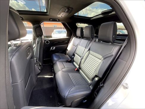 Used 2025 Land Rover Discovery S AWD/4WD image 29