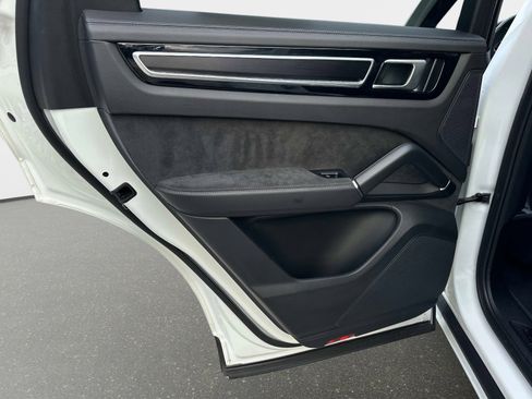 Used 2022 Porsche Cayenne GTS image 11