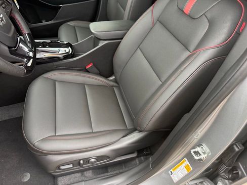 New 2026 Chevrolet Trax RS w/ Sunroof Package image 21