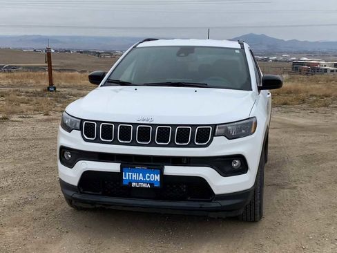 Used 2023 Jeep Compass Latitude w/ Convenience Group image 3