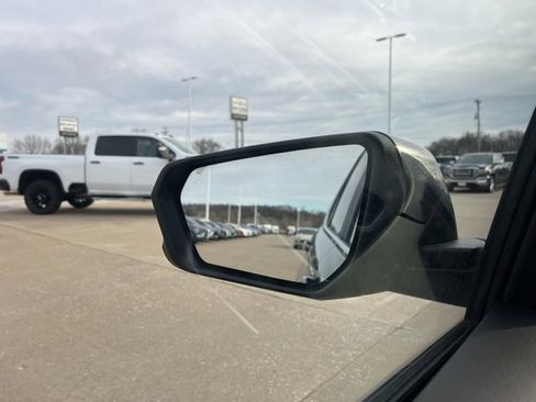 Used 2023 Chevrolet Equinox LT image 56