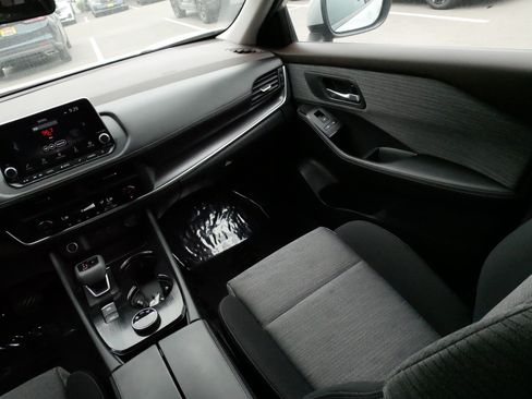 Used 2023 Nissan Rogue SV AWD/4WD image 11