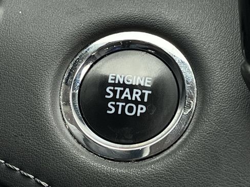 Used 2023 Toyota Highlander XLE FWD image 19