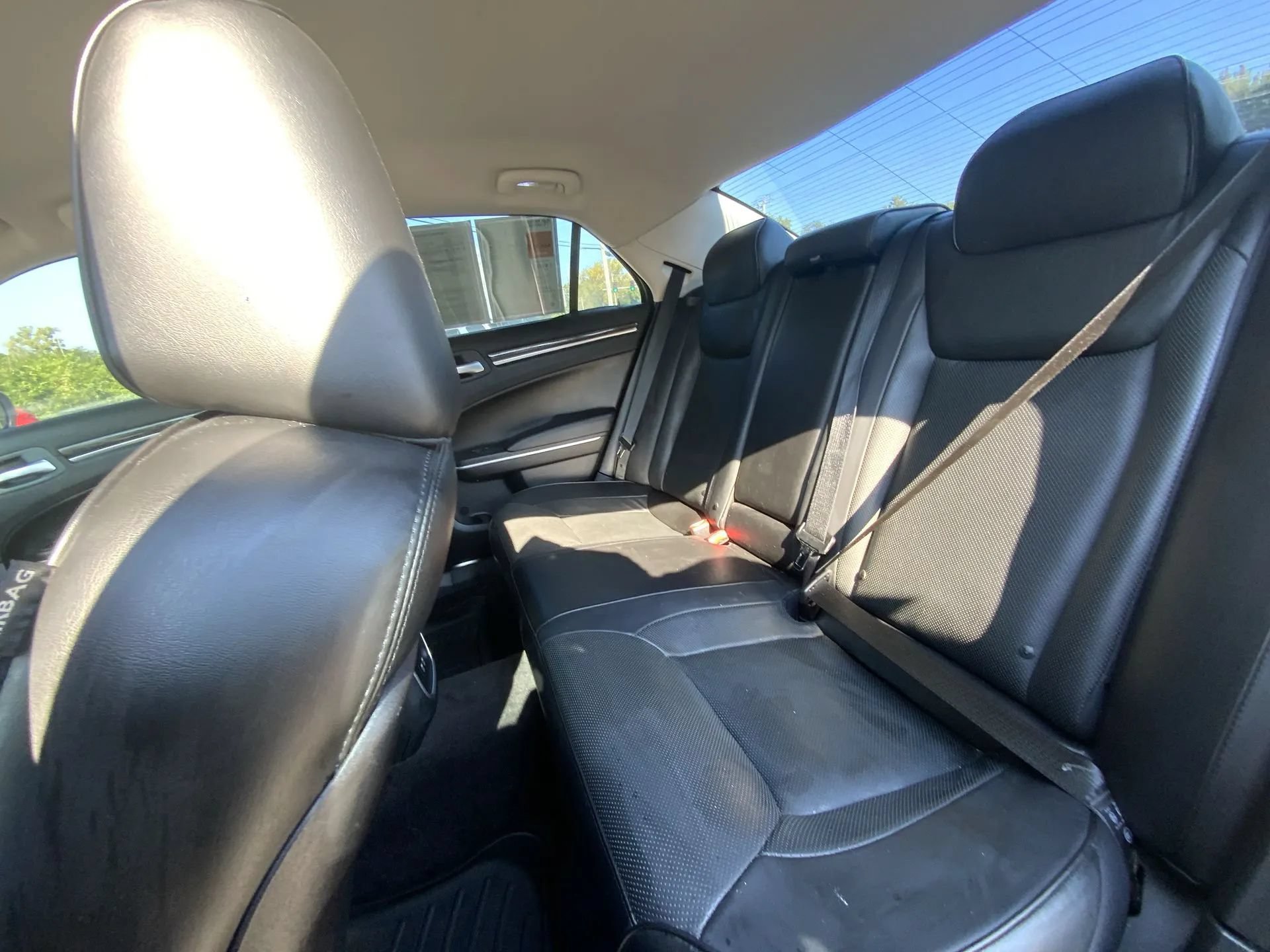 Used 2019 Chrysler 300 Limited RWD image 24