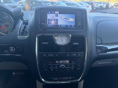 Used 2012 Chrysler Town & Country Touring-L w/ Driver Convenience Group FWD image 24